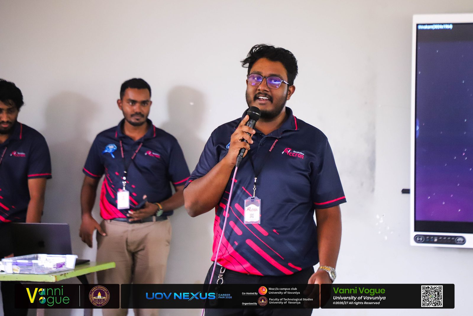 Accron Revolutions engineer presenting the From University to IT Industry session to junior students at the University of Vavuniya